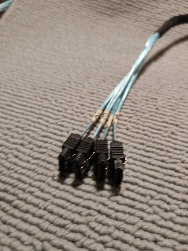 Cable Mini SAS 26P SFF 8088 Male to 4 x SATA 7 Pin Latch Cable Top 45cm - Image 2 of 3