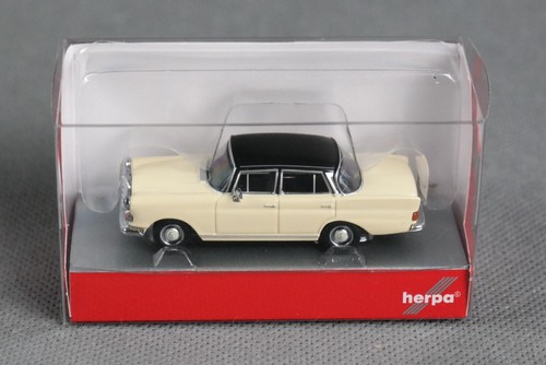 HERPA 430739-003 (H0,1:87) Mercedes-Benz 200 Heckflosse, creme/schwarz NEUWARE! - Picture 2 of 5