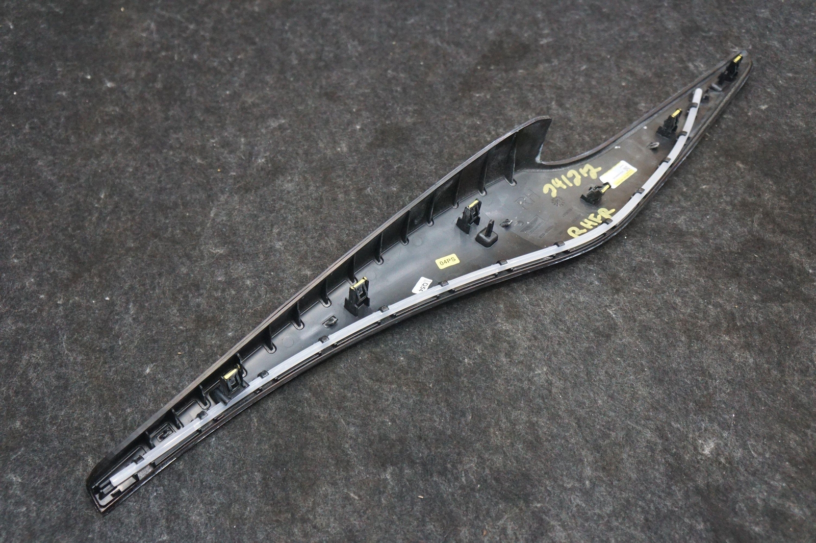 Right Console Carbon Fiber Trim My83-045n04-cb Aston Martin Dbx 707 20-24 *Note