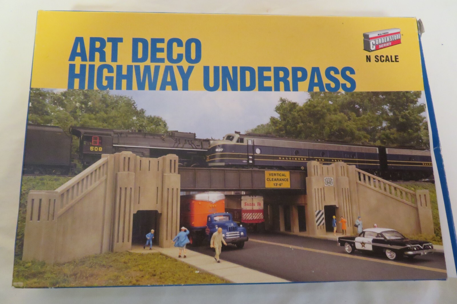 Walthers HO Scale Art Deco Highway Underpass Kit - Adjustable Railroad Model