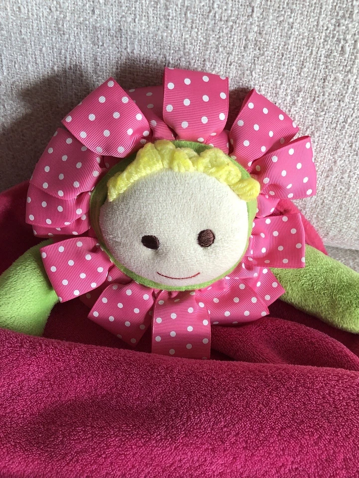 MudPie Lil’ Sprouts ROSA VERDE Bebé Manta Muñeca Flor Punto Cinta Pétalos Taggie Foto 4 de 4