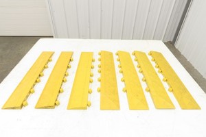 Anti Fatigue Modular Interlocking Male Ramp Edge with Corner 22"x4" Lot of 7
