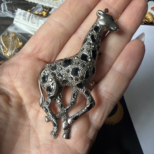 Vintage Silver Tone Metal rhinestones Enamel Running Giraffe Brooch Pin animal