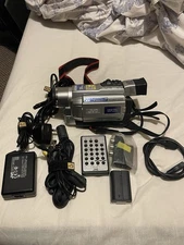 Jvc GR-DVL150E digital Video Recorder Camcorder Mini Dv Japan With Accessories.