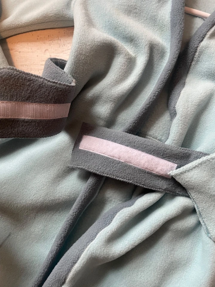 Abrigo de fieltro congelado Elsa hecho a mano Foto 3 de 4