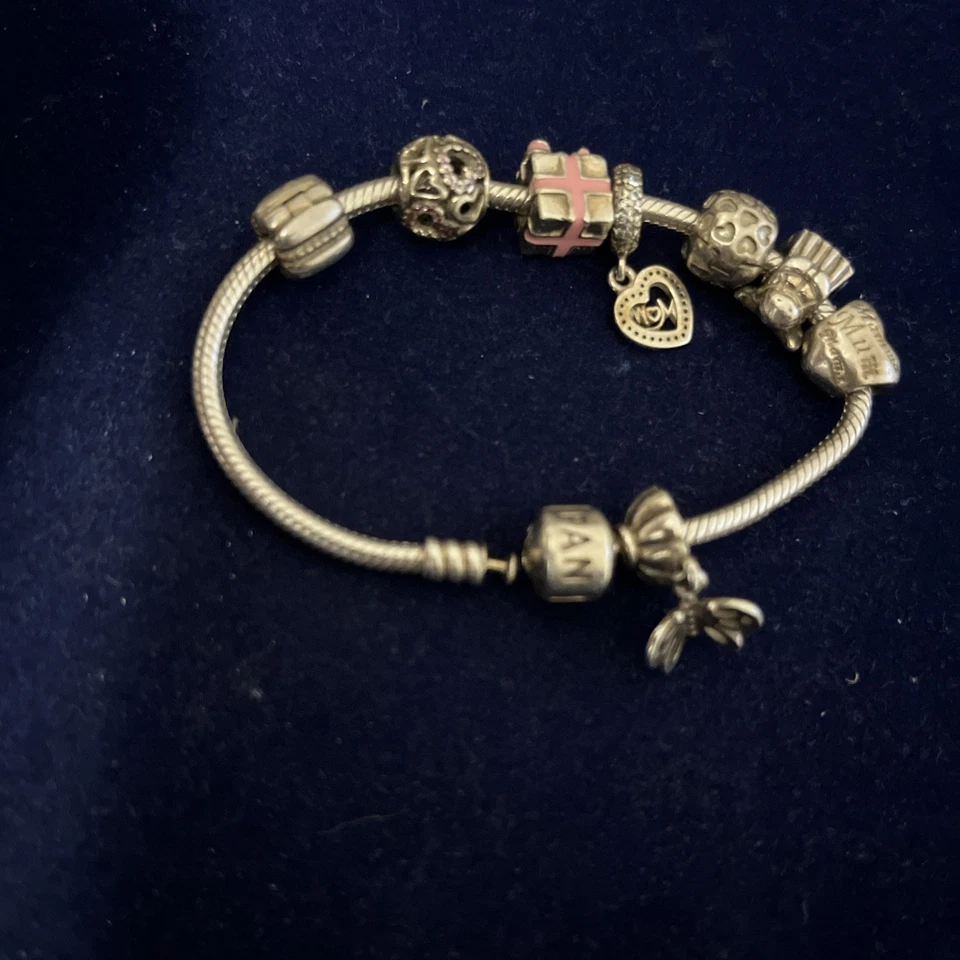 FANTASTICO BRACCIALE PANDORA ORIGINALE AL 100% COMPLETO DI SHARM TUTTI ORIGINALI - Immagine 2 di 2