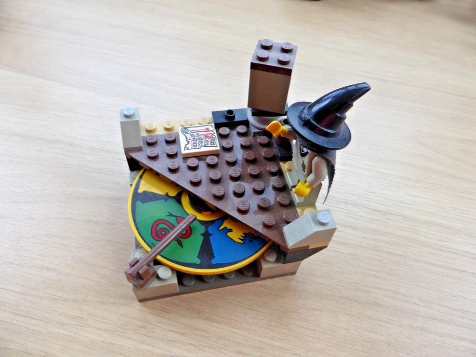Lego Harry Potter: The Sorting Hat (4701) Complete with Instructions and Poster, photo 3 of 5