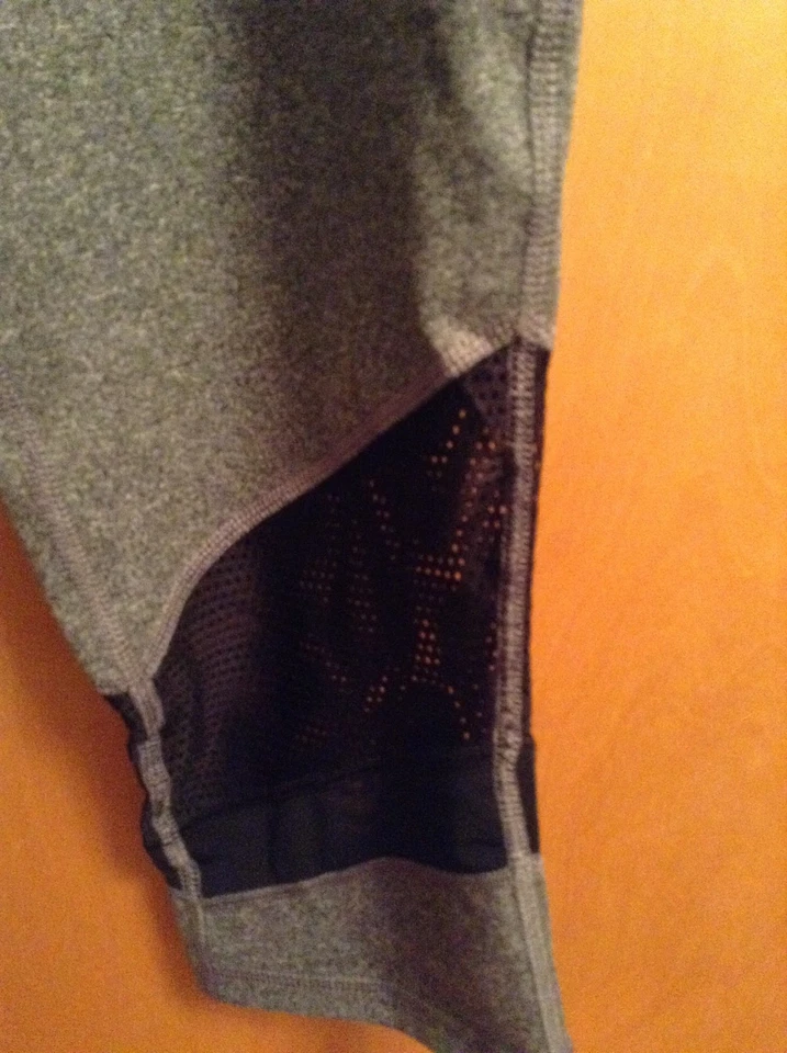 SO grey and black yoga capri size L - Image 2 of 3