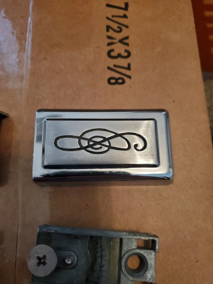 Cadillac Fleetwood 60 1968 1969 especial y 75 puertas tirador cubierta y soporte bonito par Foto 4 de 4