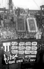 WW2 Picture Photo US Soldiers arrive to New York Sept 1945 veterans home 0755