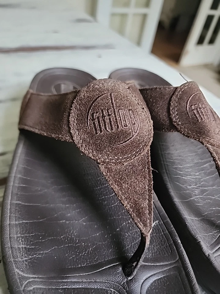 Sandalias de cuña Fitflop Lulu con puntera sin cordones talla 8 marrón gamuza usadas en excelente estado Foto 2 de 4