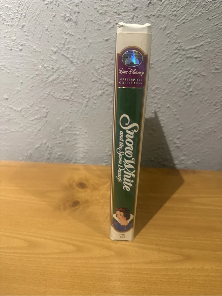 RARE Disney's Snow White & the Seven Dwarfs Masterpiece VHS Collector's Edition - Image 3 of 4