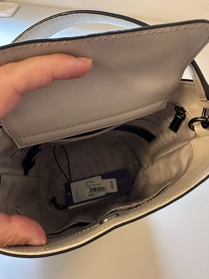 Маленькая кремовая сумка-ведро Rebecca Minkoff модель Kate из замазанной кожи - Изображение 4 из 4