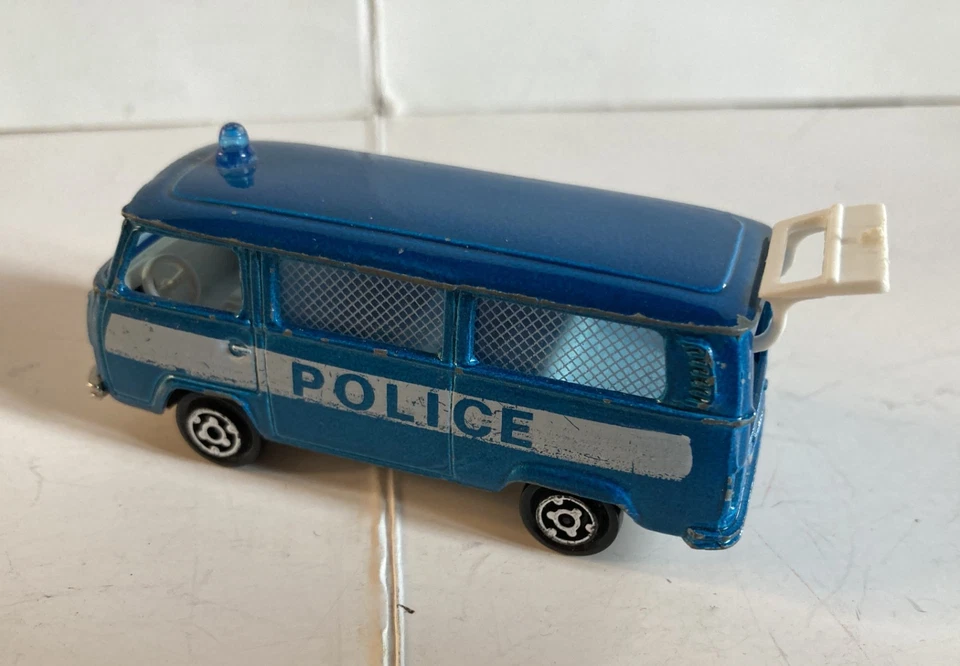 Majorette Furgone VW Police, n. 244. Made in France, scala 1/60. - Immagine 2 di 4