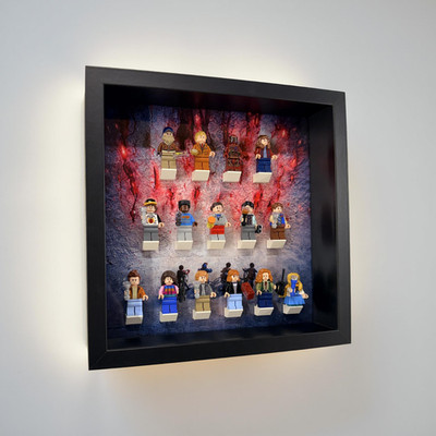 Displayrahmen für LEGO  Stranger Things 11370 The Creel House Minifiguren 27cm