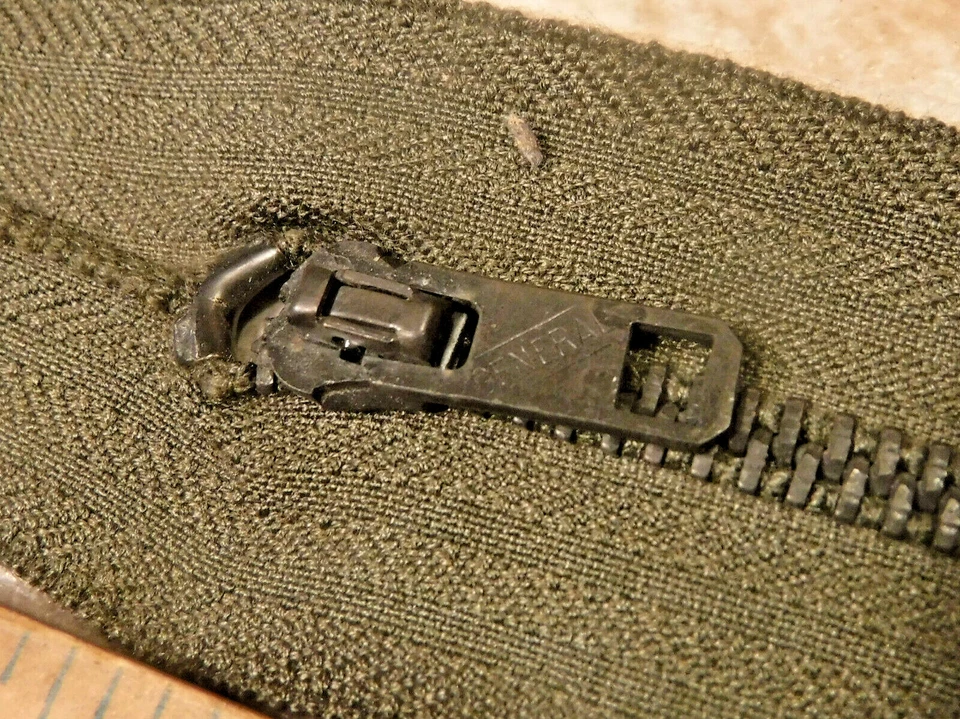 GENERAL 4 1/2" De Colección ENTREMO CERRADO VERDADERO Militar EE. UU. #1 Cremallera de Metal en Forma de O Verde Foto 3 de 4