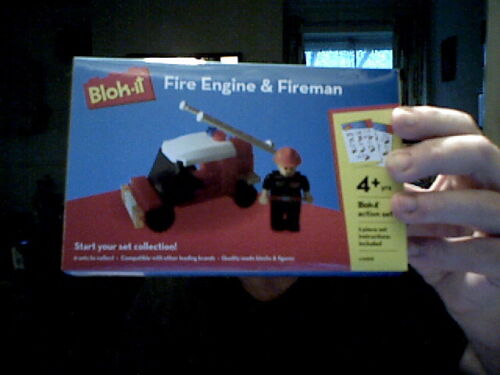 BLOK-IT FIREMAN & FIRE ENGINE Block Build BIRTHDAY KIDS SUMMER TOY  FREE UK POST - Picture 1 of 1
