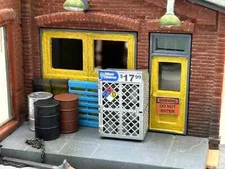 █ HO-0015-001 / 1:87 Scale "Blue Rhino" propane cage with tanks on shelves