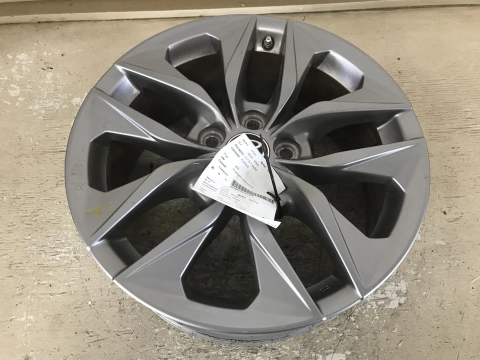 Used Wheel fits: 2021 Toyota Sienna 17x7 5 Y spoke Grade A - Image 2 of 4