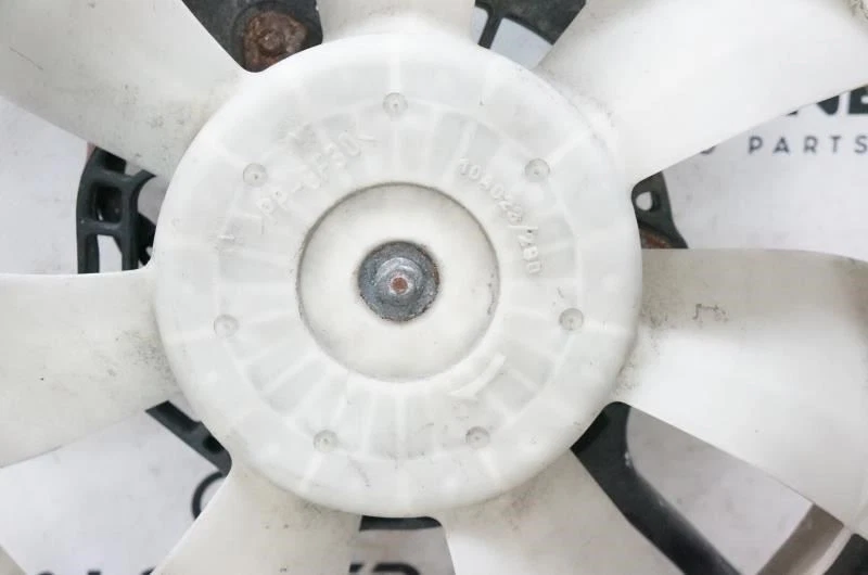 Conjunto de motor ventilador de refrigeración condensador Acura ILX 2013-2015 19015-R1A-A02 FABRICANTE DE EQUIPOS ORIGINALES Foto 2 de 4
