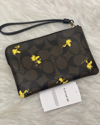 ウッドストック★Corner Zip Wristlet 【COACH】人気ピーナッツ Coach X Peanuts Corner Zip Wristlet In Signature Canvas W