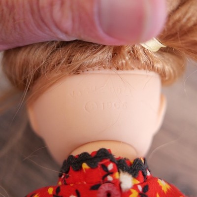 LOVE ME LINDA - BIG EYES - Vogue Doll - (14 1/2