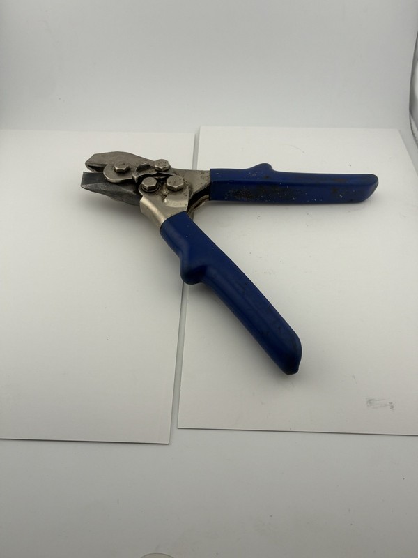 31° Notcher [MWT-N1-S] - V cut snips