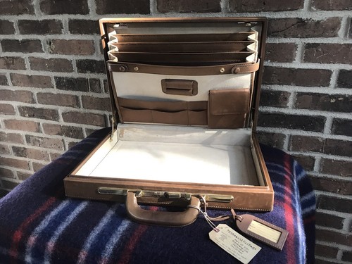 VINTAGE 1980's BRAZILIAN HARDSIDE WOOD BOX BELTING LEATHER BRIEFCASE BAG R$1298 - Imagen 3 de 12