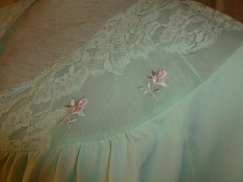 ShadowLine 3/4 Sleeve Button Down Light Green Robe Lace & Roses Sz M - Picture 4 of 12