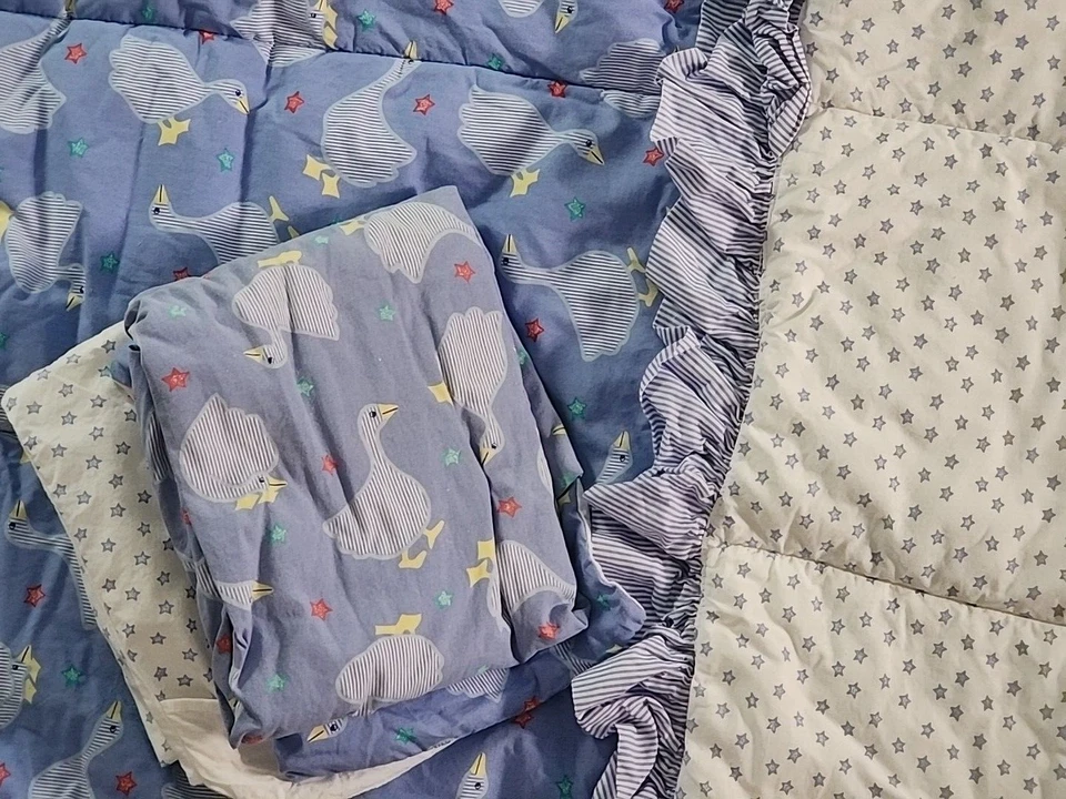 Juego de 2 sábanas edredón azul cuna reversible Gymboree vintage gansos y estrellas Foto 2 de 4