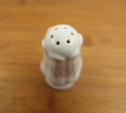 Noritake NEWBURY Salt & Pepper Shakers 3 hole/6 hole - Picture 7 of 13