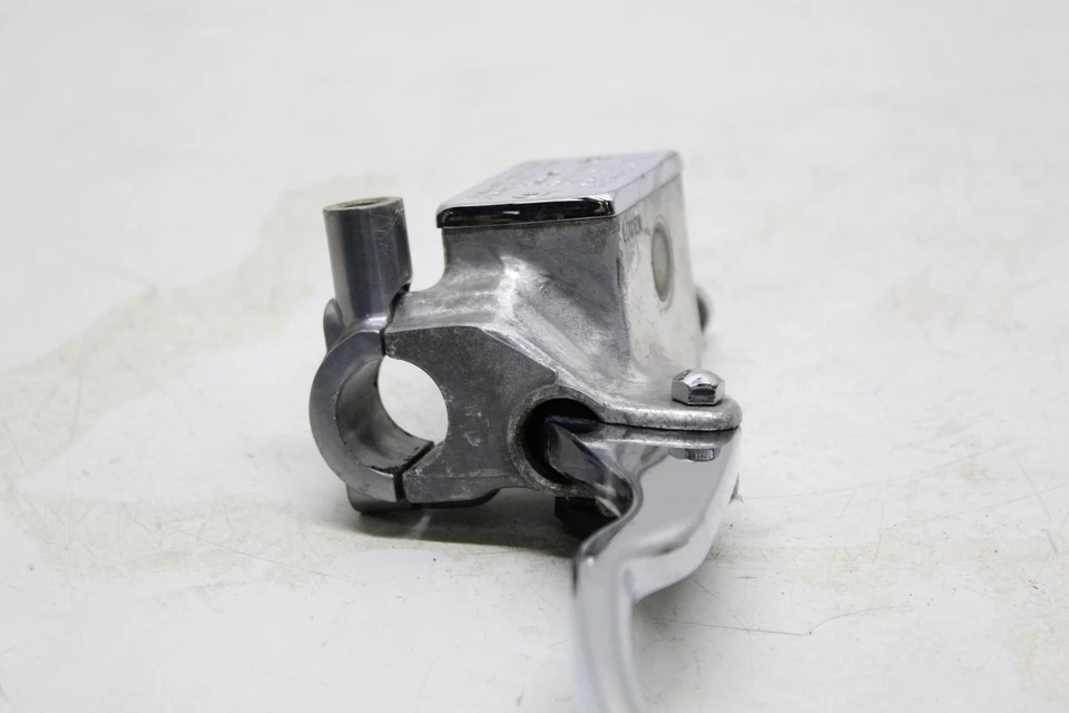 Главный цилиндр переднего тормоза 2001 Suzuki Intruder 1400 Vs1400glp - Изображение 4 из 4