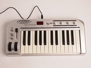 MIDI Keyboard 25 Tasten Classic Cantabile