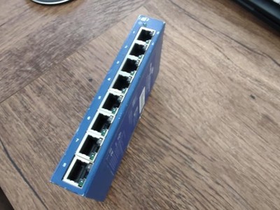 B&B ELECTRONICS ESW108 8FE Slim-type Unmanaged Industrial Ethernet Switch (bin2)