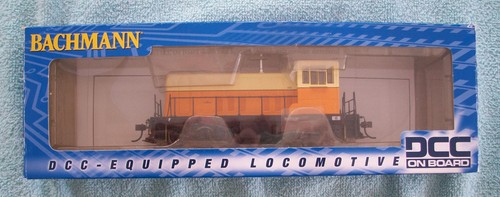 Bachmann 60611 GE 70-Tonner - DCC -- Painted, Unlettered (cream, orange) HO DCC | Condition: New: Other (See Details)