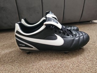 nike tiempo football boots size 11