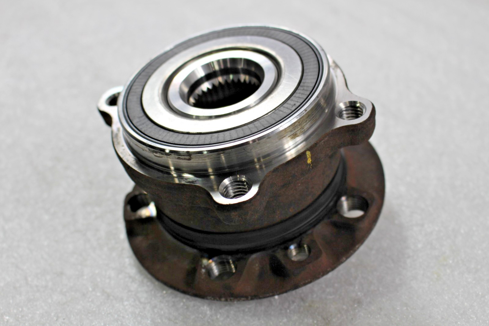 Maserati Ghibli, Quattroporte, Front Wheel Hub, Used, P/N 670003580