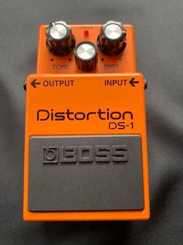 BOSS DS-1 Distortion Guitar Effects Pedal Used Good Condition