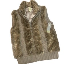 New Fuda Tan Cable Knit Sweater & Faux Fur Zip Front Vest Medium