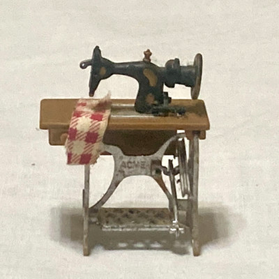 Acme Old Fashioned Singer Sewing Machine Refrigerator Magnet Plastic Fabric