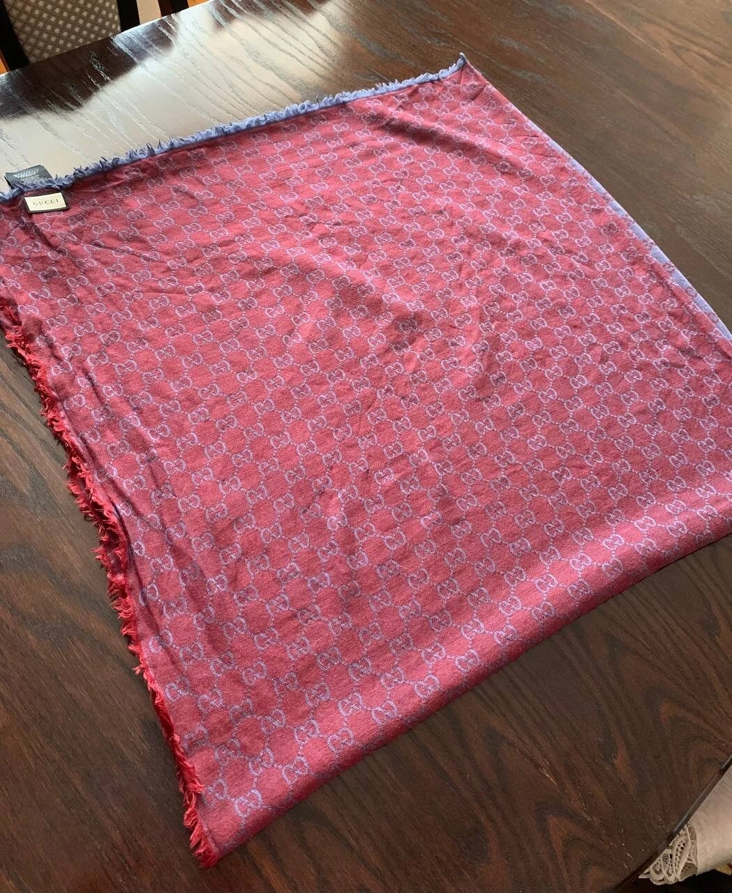 Gucci Surviee GG imprimé laine soie grand châle 140 x 140