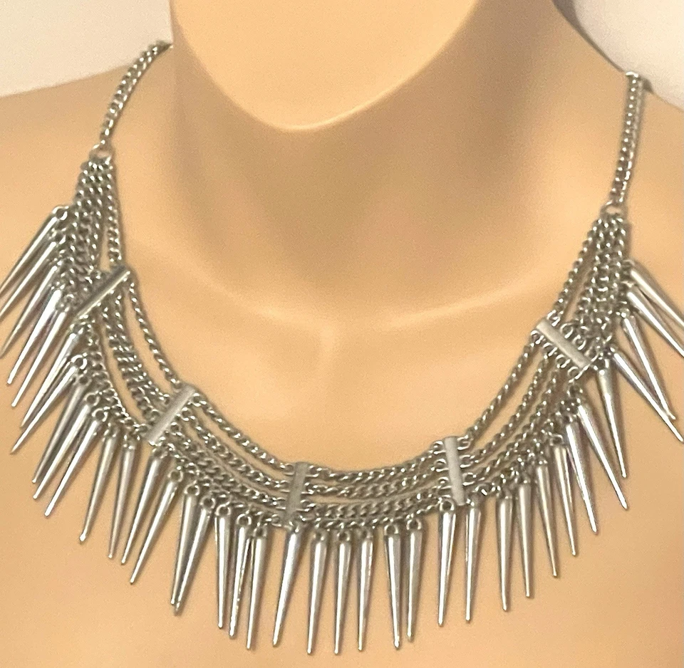 Ожерелье с металлическими шипами женское H&M серебристое - Изображение 4 из 4