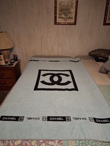 100% Authentic XL Chanel Beach Towel CC Logo Free Shipping 