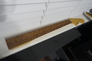 Bariton Gitarrenhals 22 Bund 27" Mensurlänge NICHT Squier