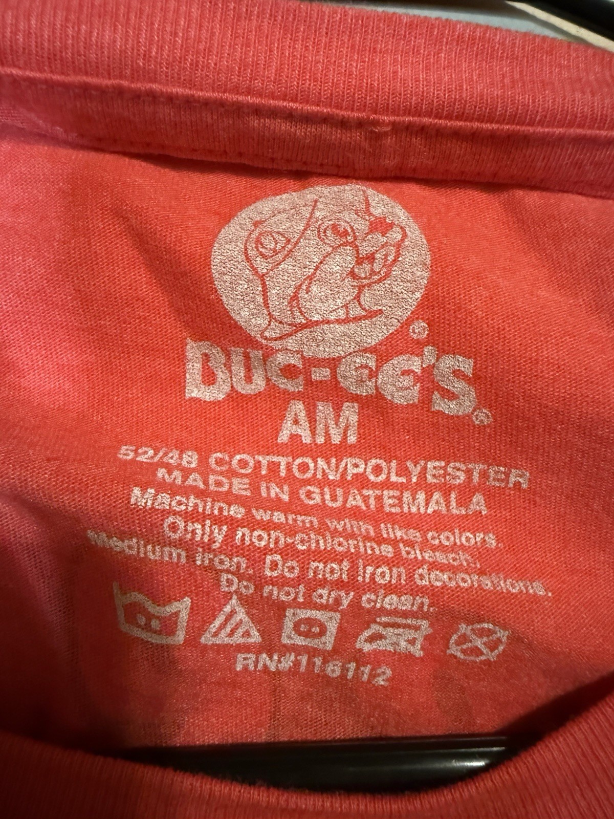 Buc-cee’s Red Tennessee T-shirt Medium