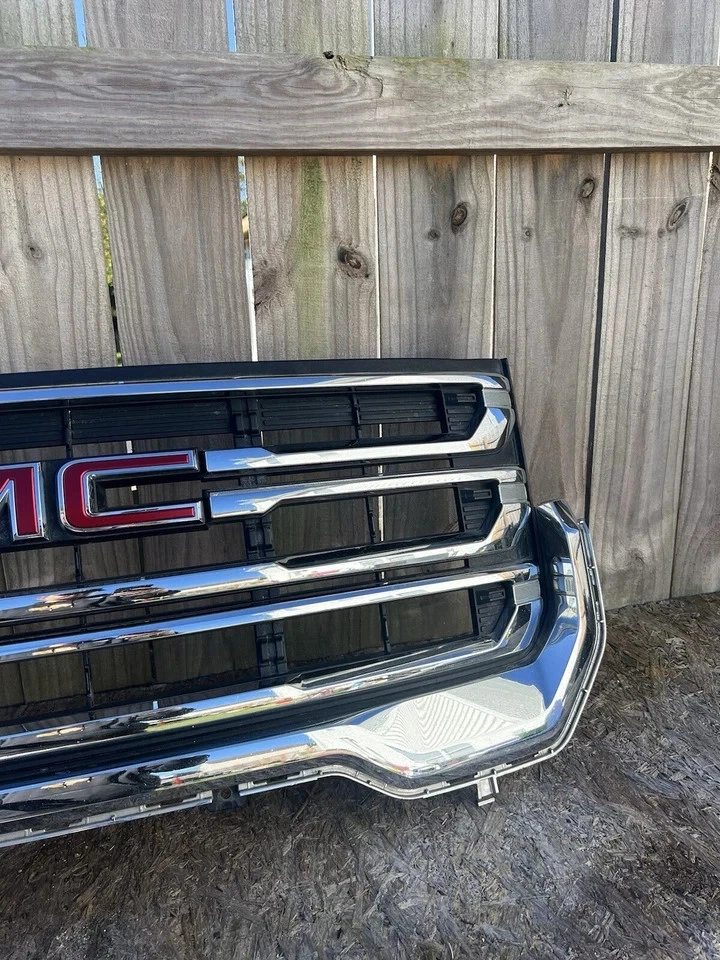 2020 2021 GMC Acadia Bright Chrome Front Grill Assembly 84761641 OEM R991 - Image 4 of 4