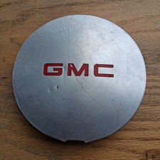 Gmc Jimmy Or Sonoma Center Cap 1994-2001 Part Number 15661131 08