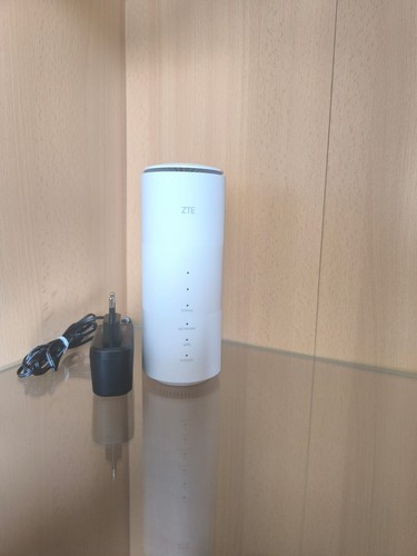 ZTE MC801A 5G Router - Weiß Unlocked with 5g Antenne