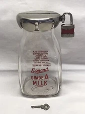 1952 Esmond Dairy Sandusky Ohio Half Pint Dairy Milk Bottle Coin Bank + Key MINT