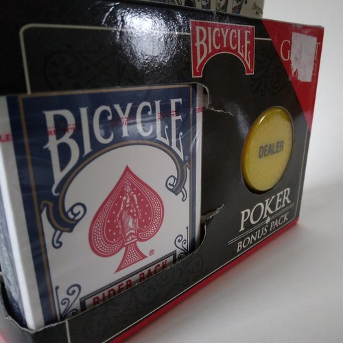 Bicycle Poker Set-1 Deck+100 Chips+Texas Hold Em Instructions+Dealer Button NIB - Picture 8 of 11